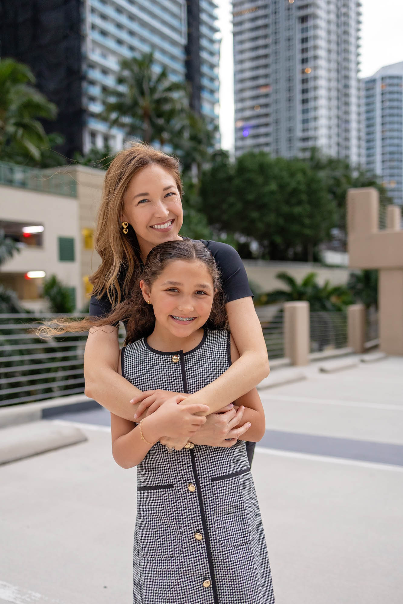 Mom and her tween daughter in Fort Lauderdale at their family photoshoot